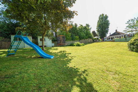 Large family friendly garden