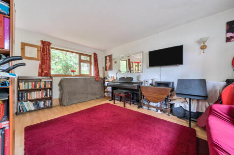 Bedroom5 / Annexe living room and kitchenette / Study / Playroom / Games Room / Gym