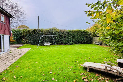 Large private family friendly rear garden