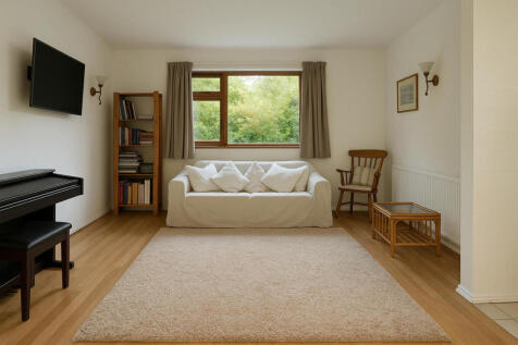 One bedroom self-contained annexe with living room/kitchenette/bedroom &amp; shower room with separate entrance