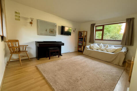 One bedroom self-contained annexe with living room/kitchenette/bedroom &amp; shower room with separate entrance