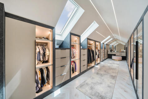 Dressing Room / Bedroom Five