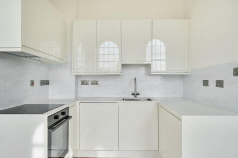 Refurbished Kitchen with integrated hob, oven, fridge/freezer and washing machine