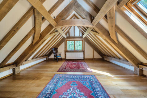 Detached barn with use as a craft room / storage or potentially as an annexe bedroom