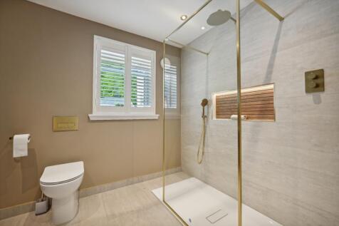 Main downstairs bathroom