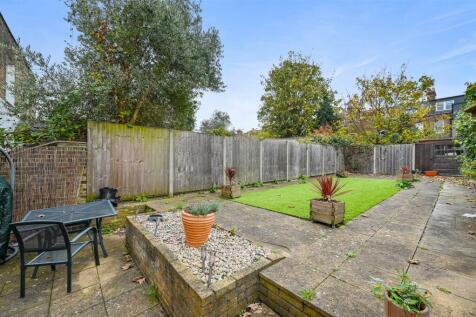 AR - Shakespeare Road - Garden1 (1).JPG
