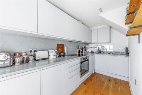 3 Stoneview Close-4.jpg