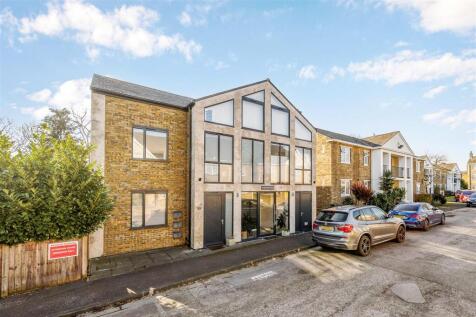 3 Stoneview Close-1.jpg