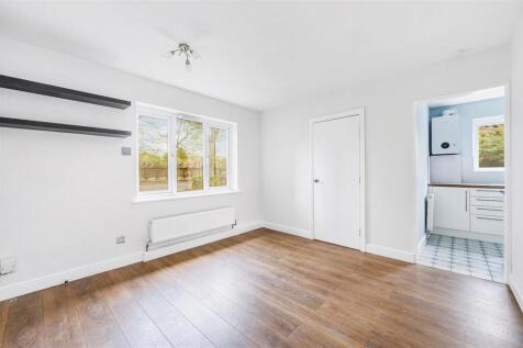 2 Ardross Court-4.jpg