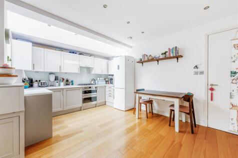 Flat 1 - 31 Birkbeck Grove-7.jpg