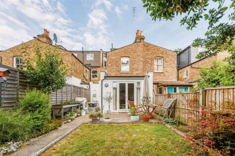 Flat 1 - 31 Birkbeck Grove-8.jpg