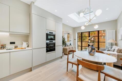 7 Woodgrange Avenue Flat 2 (4).jpg