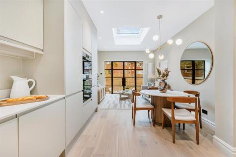 7 Woodgrange Avenue Flat 2 (6).jpg