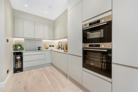 7 Woodgrange Avenue Flat 2 (7).jpg