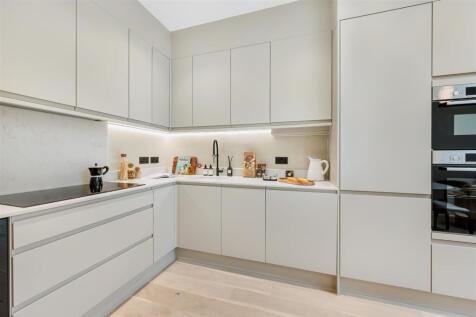 7 Woodgrange Avenue Flat 2 (8).jpg