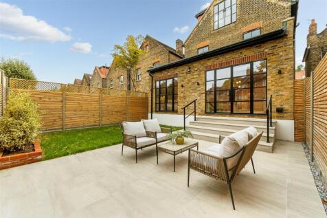 7 Woodgrange Avenue Flat 2 (10).jpg