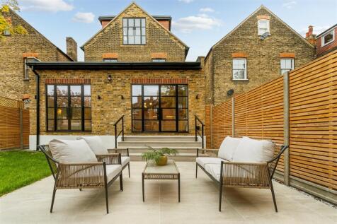 7 Woodgrange Avenue Flat 2 (11).jpg