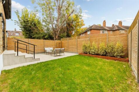 7 Woodgrange Avenue Flat 2 (12).jpg