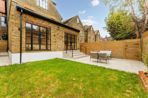 7 Woodgrange Avenue Flat 2 (13).jpg