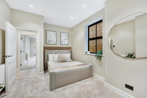 7 Woodgrange Avenue Flat 2 (17).jpg