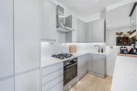 Flat 2, 37 Spencer Road AR-6.jpg