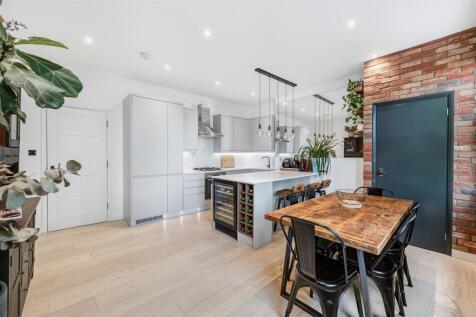 Flat 2, 37 Spencer Road AR-5.jpg