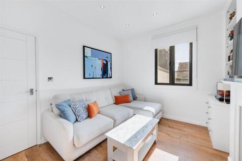 Flat 2, 37 Spencer Road AR-3.jpg