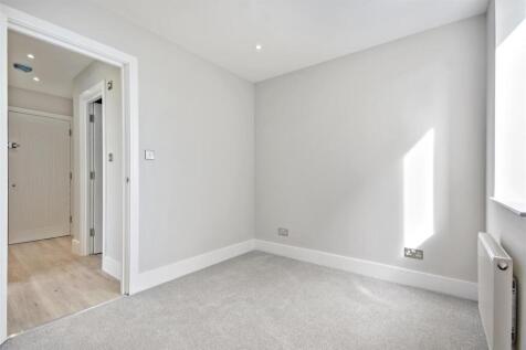 AR - Flat 3, Buckingham Place - Bedroom Angle3..jp