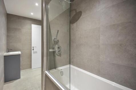 AW - Flat 2, Buckingham Place - Bathroom Angle1 (1