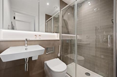 BCAR - Kings Court -  Shower (4).JPG