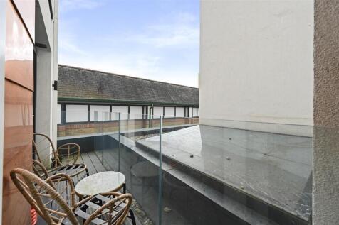 BCAR - Kings Court - Balcony2 (1).JPG