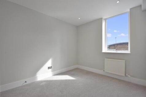 AR - Flat 6, Buckingham Place - Scnd Bedroom Angle