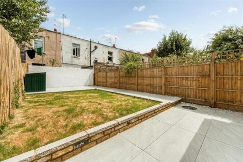 GFF - 7 Mansell Road-8.jpg