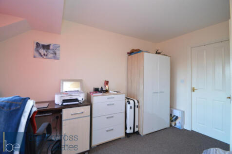 Bedroom 1 (2).JPG