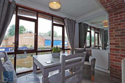 DiningRoom.JPG
