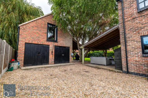 Studio &amp; Double Garage