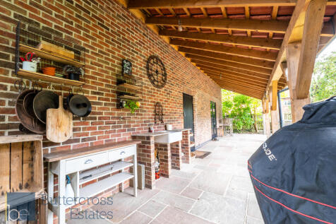 Outdoor Kitchen