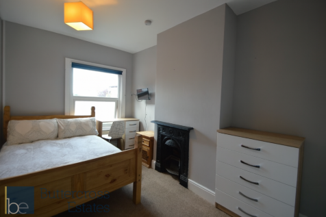 Room 3, AI staged bedding