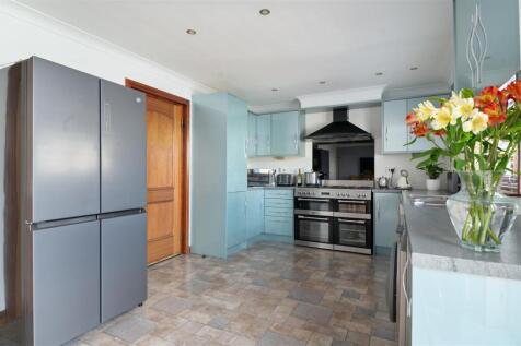 023-1TheGlebe.JPG