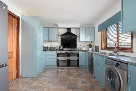 021-1TheGlebe.JPG