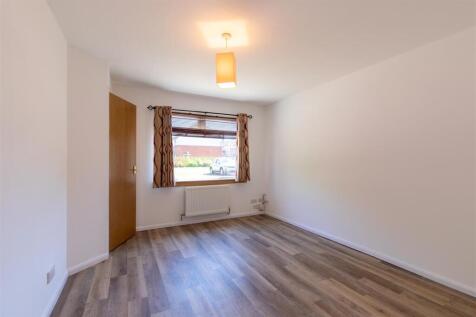 23 Matthews Drive Perth-18.jpg