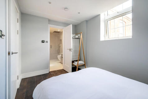 12 The Courtyard, Alexander Studios (28).jpg