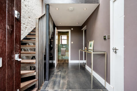 12 The Courtyard, Alexander Studios (34).jpg