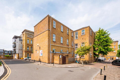 12 The Courtyard, Alexander Studios (38).jpg
