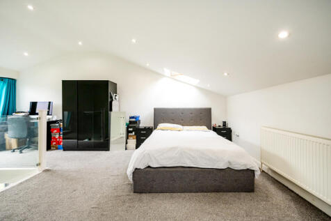 6 Cinnamon Mews (2).jpg