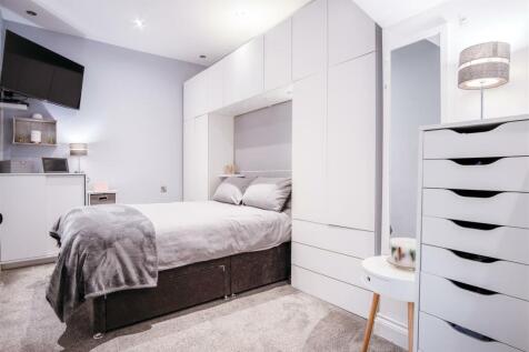 Owners&#39; Bedroom 2