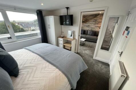 Bedroom 7 &#34;Rooftops view suite&#34;
