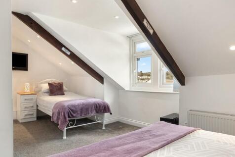Bedroom 8 &#34;Standard triple en suite&#34;