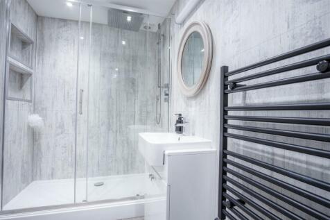 Owners&#39; Shower Room