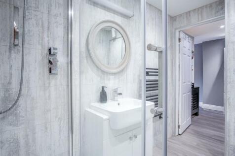 Owners&#39; Shower Room